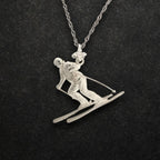 Скиор – Унисекс спортен медальон от класическо сребро 925 – Ръчно изработено спортно бижу – Идеален подарък за фен на зимните спортове – SSJ