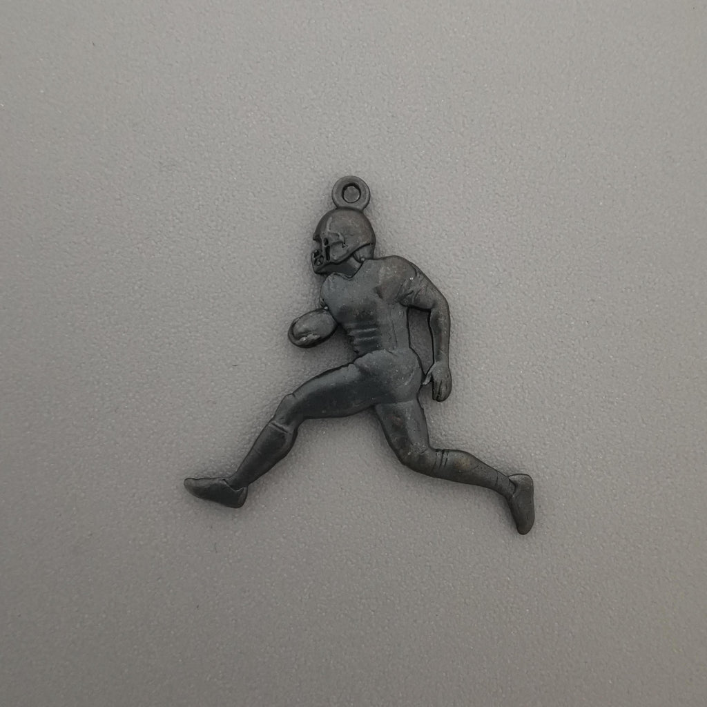 Американски футбол – Мъжки спортен медальон от сребро 925 с оксидирано покритие – Ръчно изработено бижу талисман за спортисти и фенове – Идеален подарък за играч, треньор или почитател – SSJ