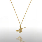 Скейтбордист (скок) – Мъжки спортен медальон от сребро 925 с позлатено покритие – Ръчно изработено спортно бижу – Идеален подарък за мъж, фен на скейтборда – SSJ