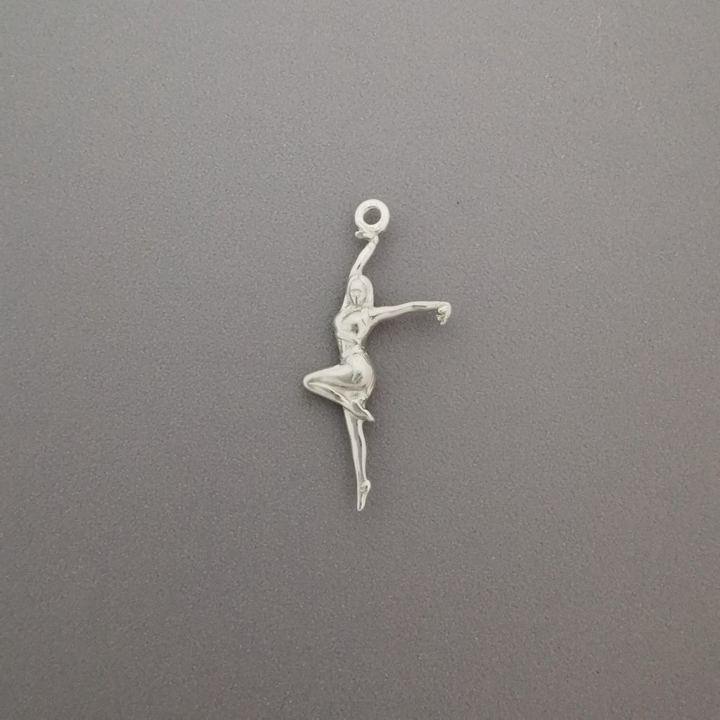 Танцьорка – Дамски спортен медальон в класическо сребро 925 – Ръчно изработено спортно бижу – Идеален подарък за жена, фенка на спортните танци – SSJ