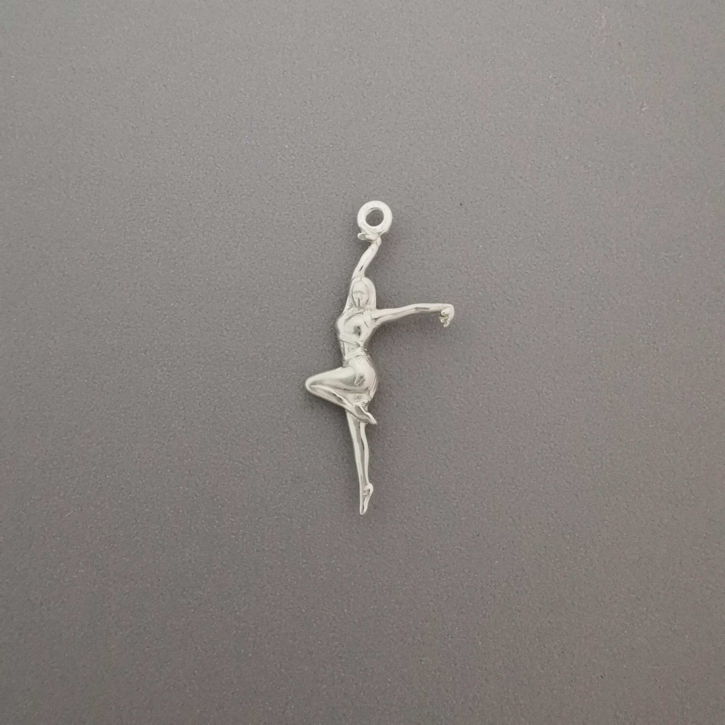 Танцьорка – Дамски спортен медальон в класическо сребро 925 – Ръчно изработено спортно бижу – Идеален подарък за жена, фенка на спортните танци – SSJ