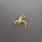 Борец – Мъжки спортен медальон за борба от сребро 925 с позлатено покритие – Ръчно изработено бижу талисман за спортисти, треньори и фенове на бойните изкуства – SSJ