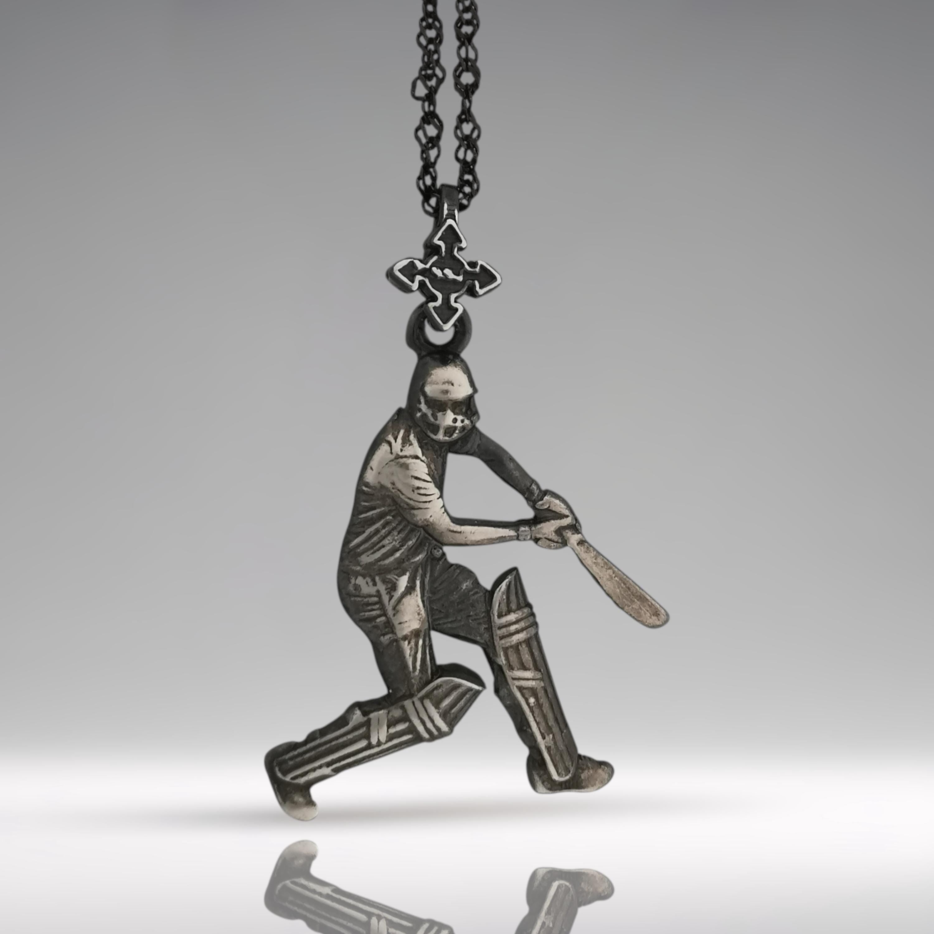 Крикет – Мъжки спортен медальон с винтидж покритие – Сребро 925 – Ръчно изработено спортно бижу/талисман – Идеален подарък за спортист – SSJ