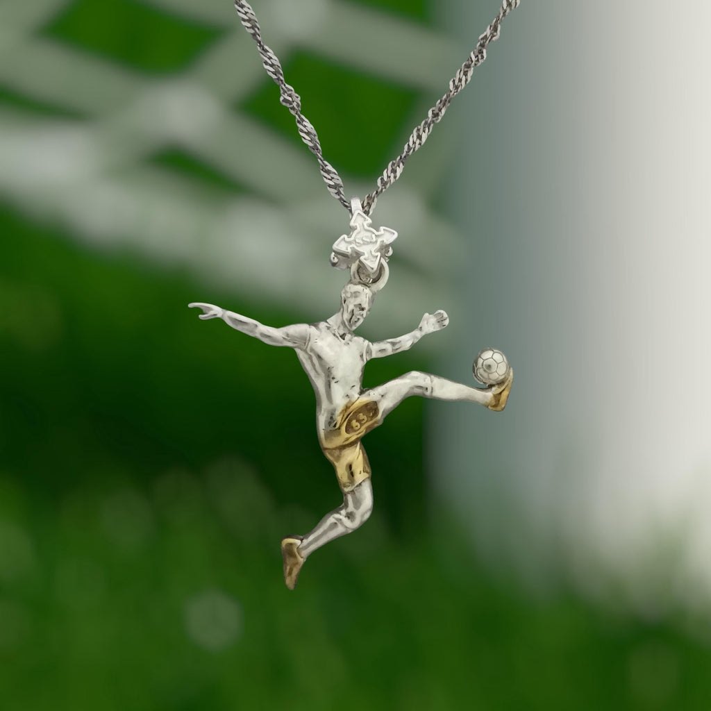 Футболист (воле) – Мъжки спортен медальон от сребро 925 с частично позлатено покритие – Ръчно изработено спортно бижу – Идеален подарък за мъж, фен на футбола – SSJ