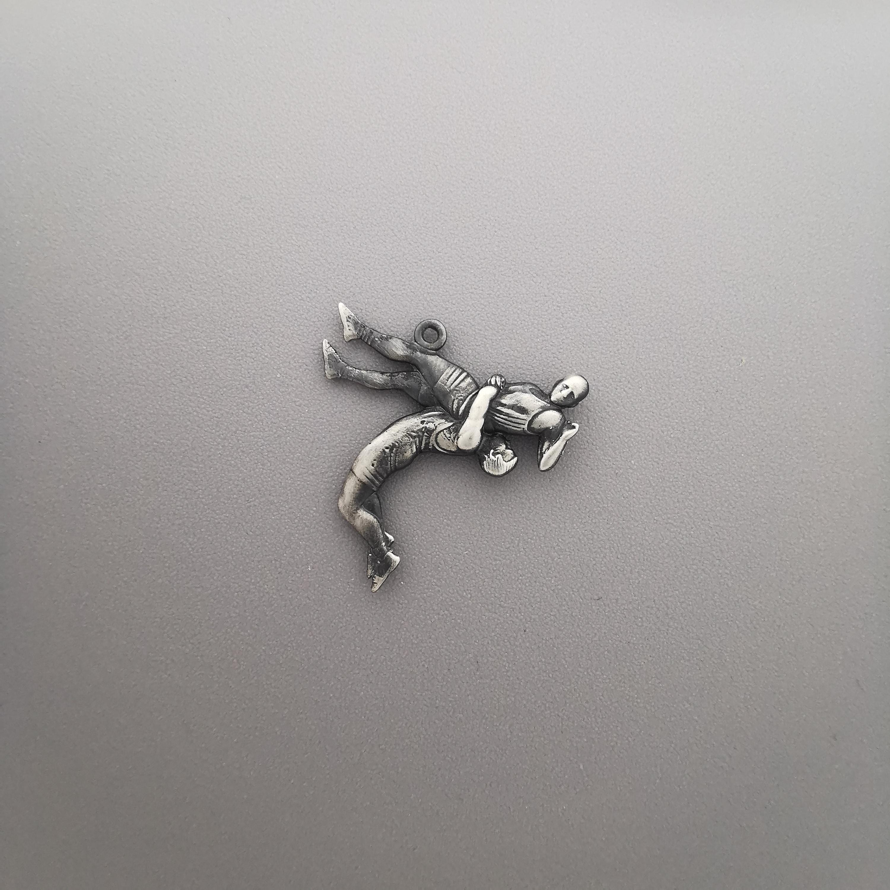 Борец – Мъжки спортен медальон за борба от сребро 925 с винтидж покритие – Ръчно изработено бижу талисман за спортисти, треньори и фенове на бойните изкуства – SSJ