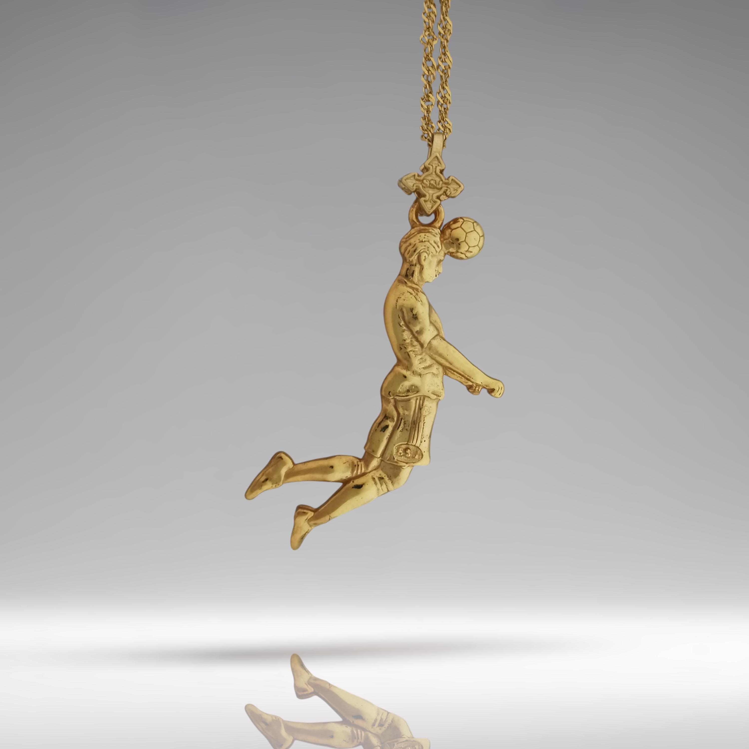 Футболист (удар с глава) – Мъжки спортен медальон от сребро 925 с позлатено покритие – Ръчно изработено спортно бижу – Идеален подарък за мъж, фен на футбола – SSJ