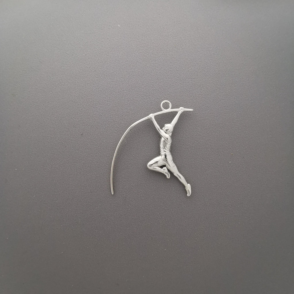 Овчарски скок – Мъжки спортен медальон от сребро 925 в класическо сребро – Ръчно изработено спортно бижу – Идеален подарък за мъж, фен на леката атлетика – SSJ