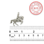 Конен спорт – Мъжки медальон „Ездач“ (обездка) – Класическо сребро 925 – Ръчно изработено бижу/талисман – Идеален подарък за мъж – SSJ