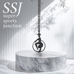 Въздушна акробатика – Женски спортен медальон от сребро 925 с оксидирано покритие – Ръчно изработено бижу талисман за гимнастички и артистки – Идеален подарък за спортист, треньор или фен – SSJ