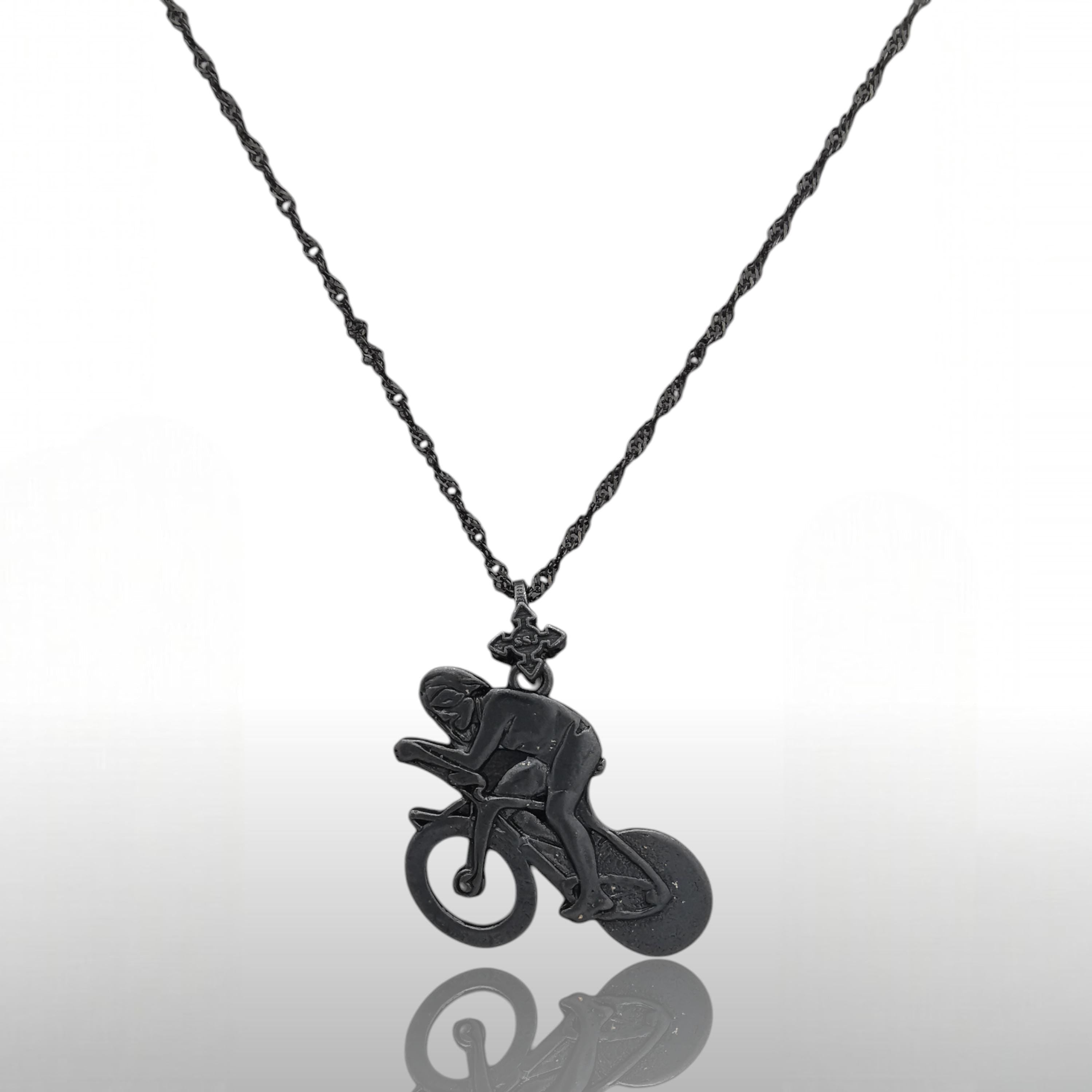 Колоездач – Велосипедист – Пистов състезател – Мъжки спортен медальон от сребро 925 с оксидирано покритие – Ръчно изработено бижу за шосейно и пистово колоездене – SSJ