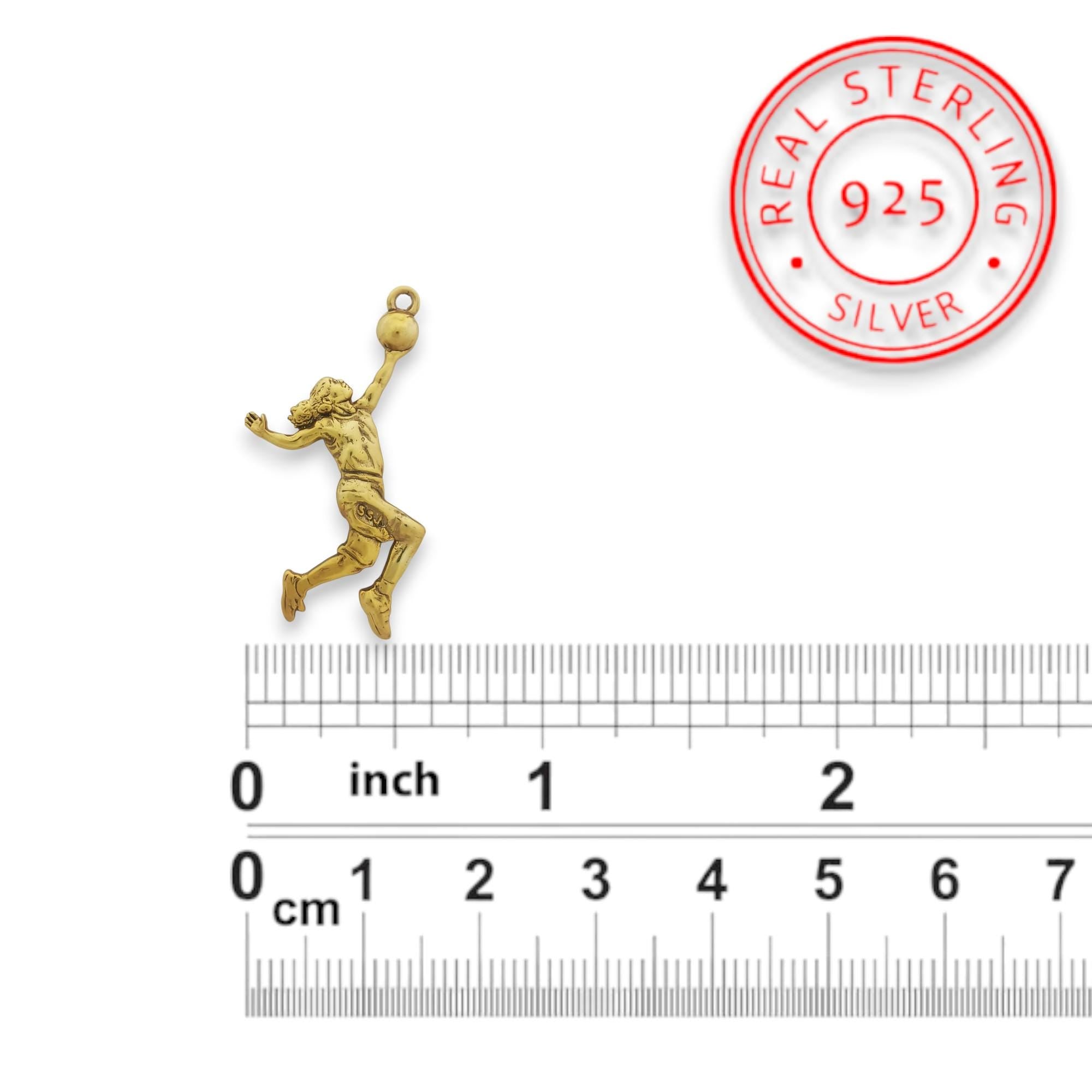 Баскетбол – Женски спортен медальон от сребро 925 с позлатено покритие – Ръчно изработено бижу талисман за баскетболистки и фенки на спорта – Идеален подарък за спортист, треньор или почитател – SSJ