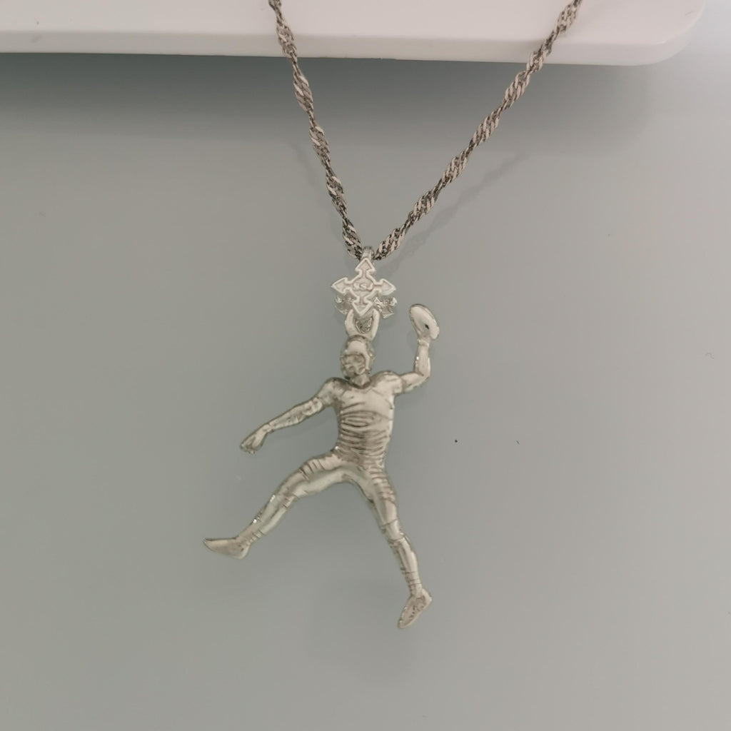 Американски футбол – Мъжки спортен медальон от сребро 925 с класическо полирано покритие – Ръчно изработено бижу талисман за спортисти и фенове – Идеален подарък за играч, треньор или почитател – SSJ