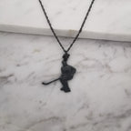 Хокеист – Мъжки спортен медальон от сребро 925 с оксидирано покритие – Ръчно изработено спортно бижу – Идеален подарък за мъж, фен на хокея – SSJ