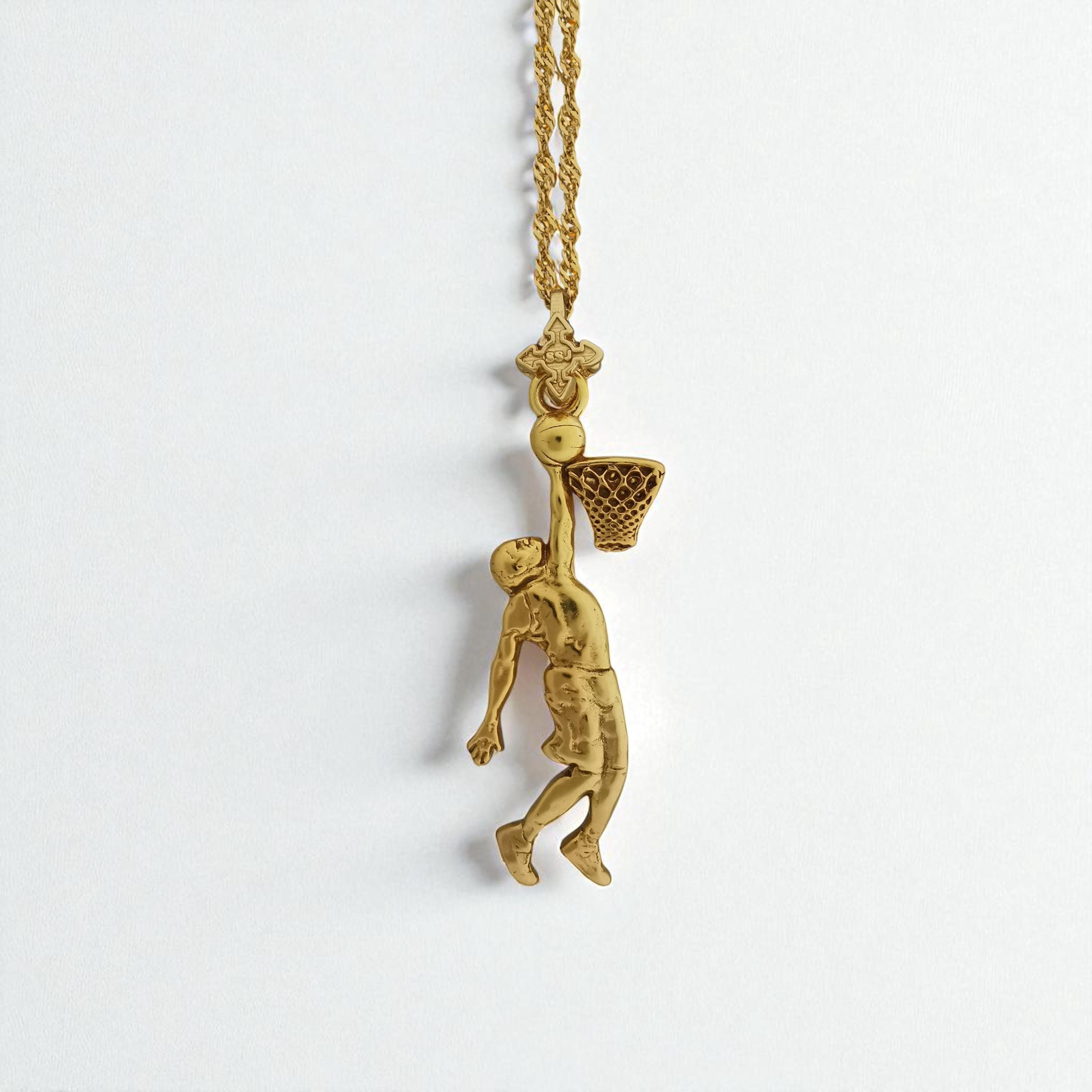 Баскетбол – Мъжки спортен медальон от сребро 925 с позлатено покритие – Ръчно изработено бижу талисман за баскетболисти и фенове – Идеален подарък за спортист или треньор – SSJ