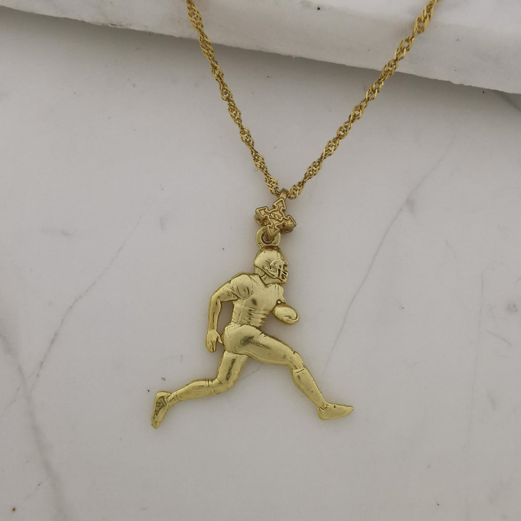 Американски футбол – Мъжки спортен медальон от сребро 925 с позлатено покритие – Ръчно изработено бижу талисман за спортисти и фенове – Идеален подарък за играч, треньор или почитател – SSJ