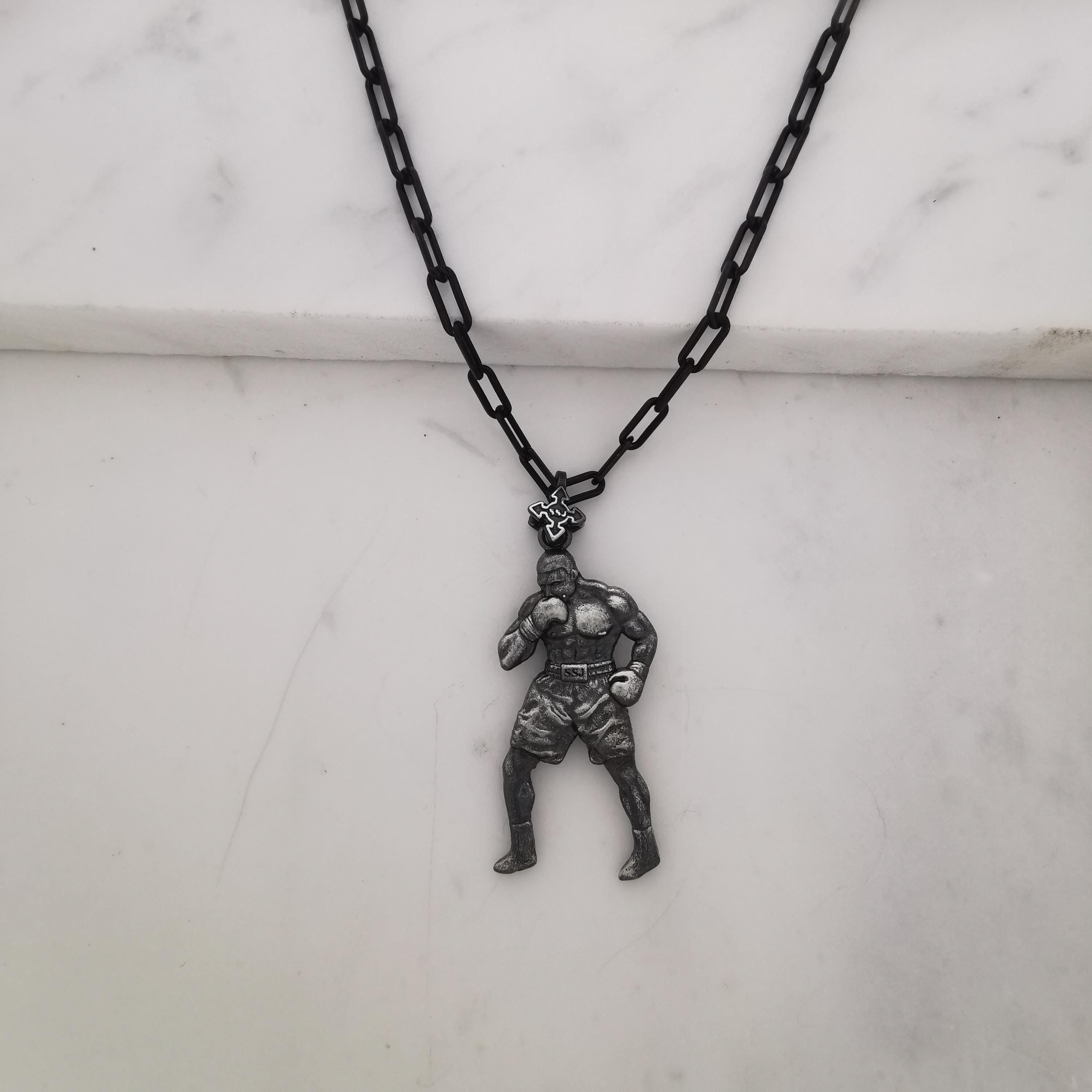 Боксьор – Мъжки спортен медальон за бойци, боксьори и MMA атлети от сребро 925 с винтидж покритие – Ръчно изработено бижу талисман за бойни изкуства – SSJ