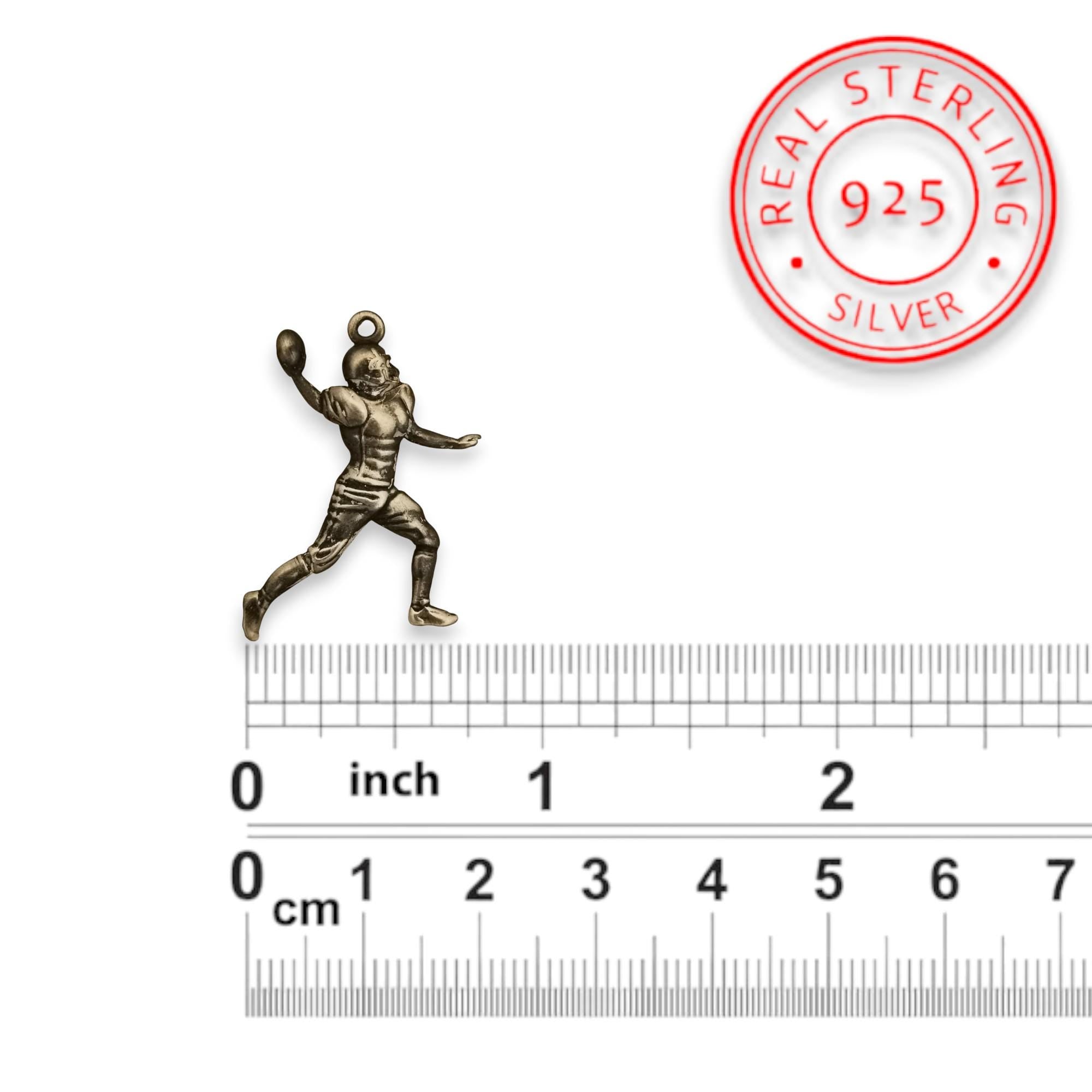 Американски футбол – Мъжки спортен медальон от сребро 925 с винтидж покритие – Ръчно изработено бижу талисман за спортисти и фенове – Идеален подарък за играч, треньор или почитател – SSJ