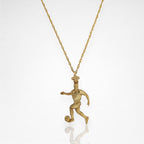 Футболист – Мъжки спортен медальон от сребро 925 с позлатено покритие – Ръчно изработено спортно бижу – Идеален подарък за мъж, фен на футбола – SSJ