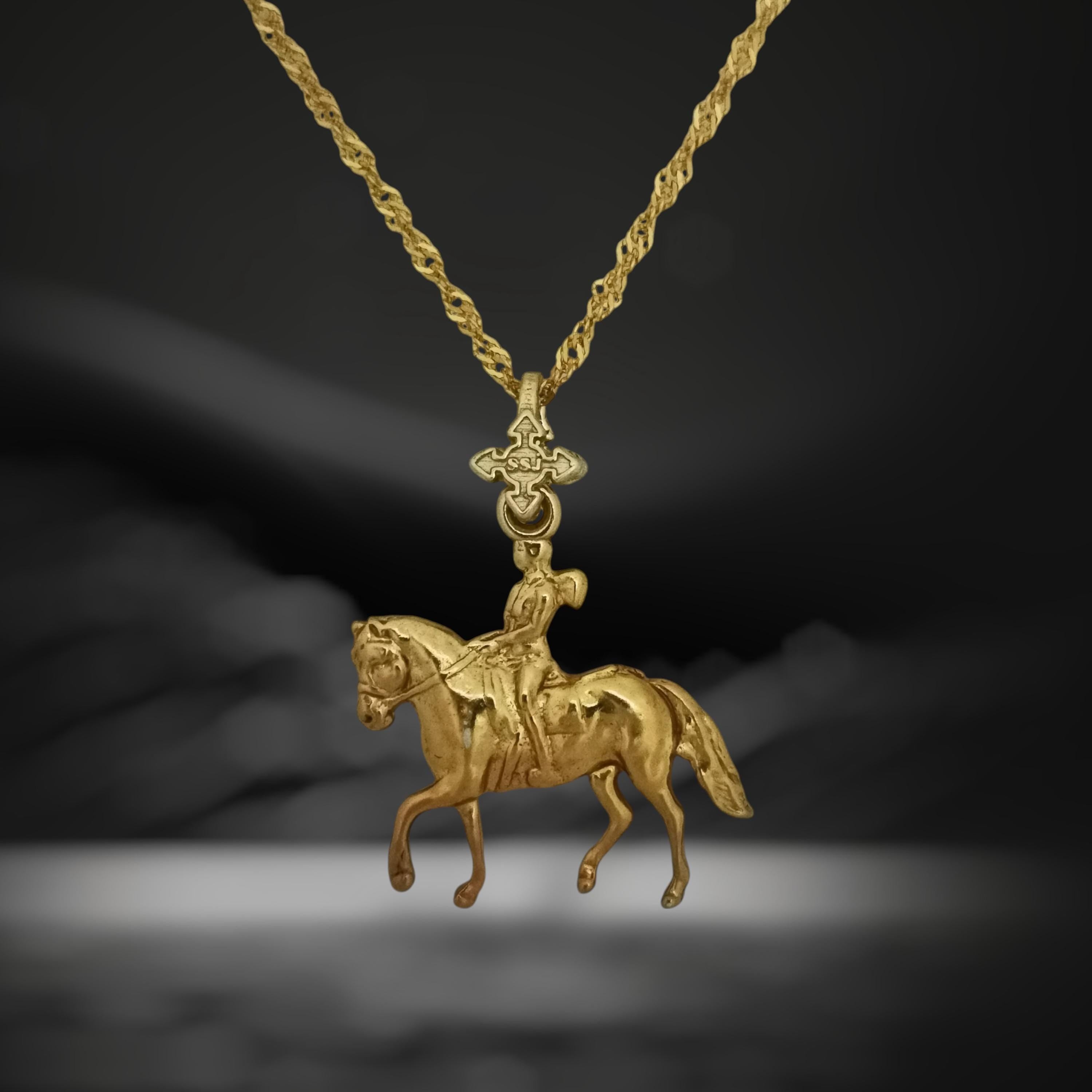 Конен спорт – Дамски медальон с фигура на ездачка – Позлатено покритие – Сребро 925 – Ръчно изработено спортно бижу/талисман конна езда – Идеален подарък за жена – SSJ