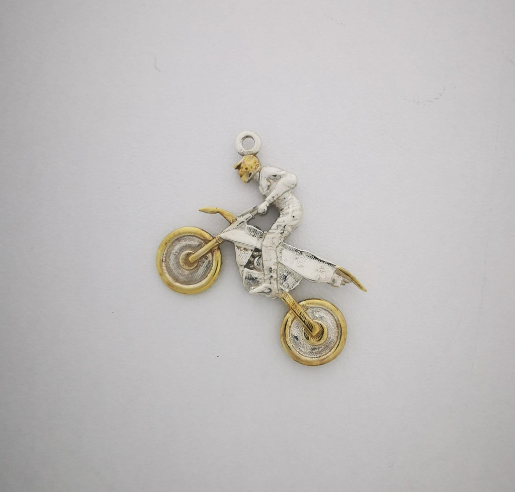 Мотокрос – Мъжки спортен медальон от сребро 925 с частично позлатено покритие – Ръчно изработено спортно бижу – Идеален подарък за мъж, фен на мотокроса – SSJ