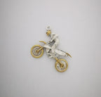 Мотокрос – Мъжки спортен медальон от сребро 925 с частично позлатено покритие – Ръчно изработено спортно бижу – Идеален подарък за мъж, фен на мотокроса – SSJ